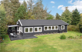 Beautiful Home In Væggerløse With Kitchen, Bogø By